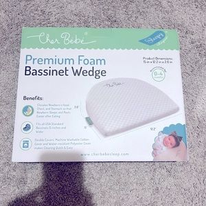 Bassinet Wedge like new